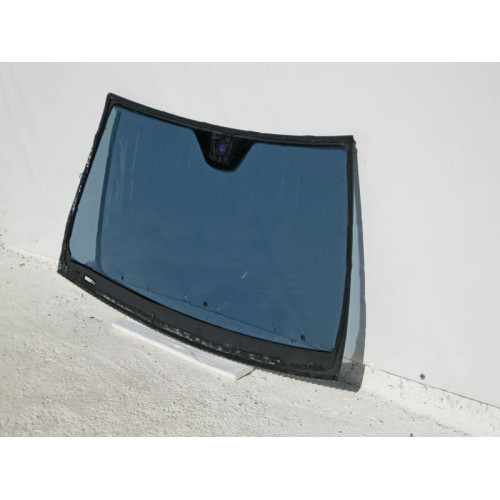 Mercedes-Benz 43R-001585 A2046706601 Windshield C-Class W204, small chip - sealed