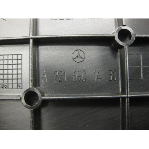 Mercedes-Benz A2216901430 7J55 Накладка динамика в задней полке серая S-Class W221