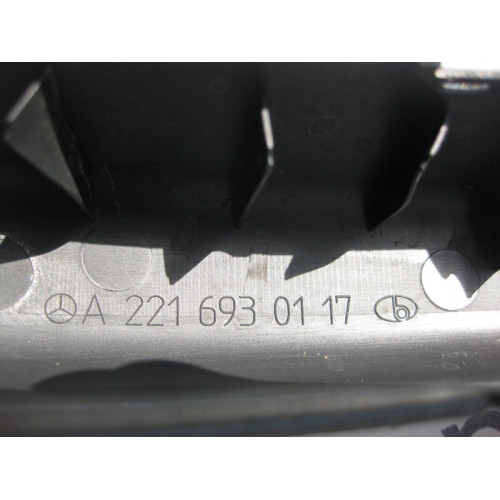 Mercedes-Benz A2216930117 Пластиковая накладка левой петли крышки багажника S-Class W221