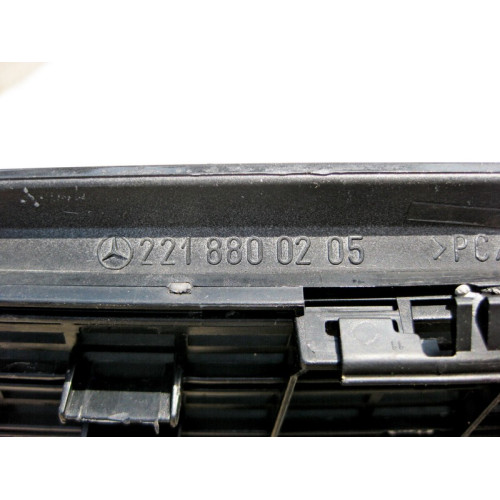 Mercedes-Benz A2218800205 Решётка капота верхняя правая S-Class W221 CL C216 R-Class W251