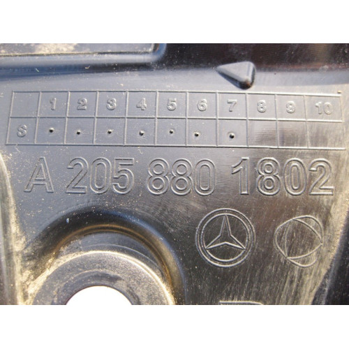 Mercedes-Benz A2058801802 Пластиковый кронштейн заднего бампера правый C-Class W205