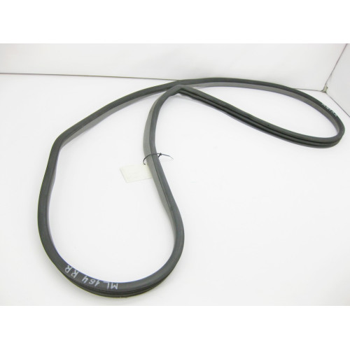 Mercedes-Benz A1646900398 7G30 Уплотнитель задней двери на кузове серый ML W164