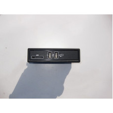 A2138200400 Модуль подключения USB, SD card в подлокотнике E-Class W213 C238 C-Class W205 CLS C257 GLC X253 Coupe C253