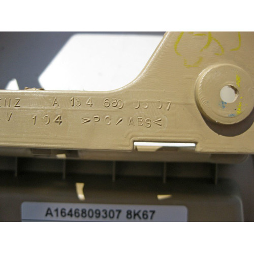Mercedes-Benz A1646809307 8K67 Облицовка подлокотника задняя бежевая ML W164 GL X164