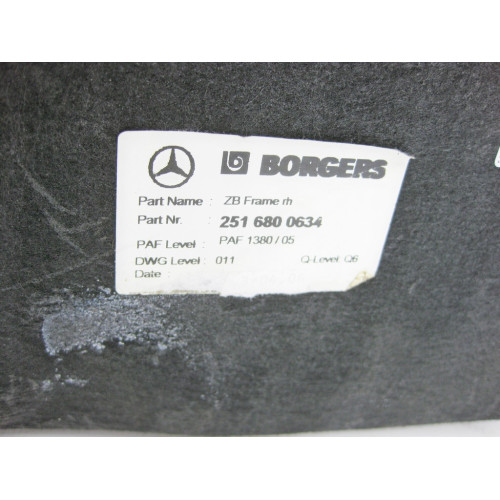 Mercedes-Benz A2516800634 9G07 Обшивка багажника нижняя правая черная R-Class W251