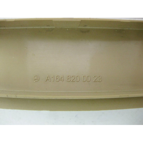 Mercedes-Benz A1648200023 8K67 Плафон потолочный задний бежевый ML W164 GL X164 R-Class W251