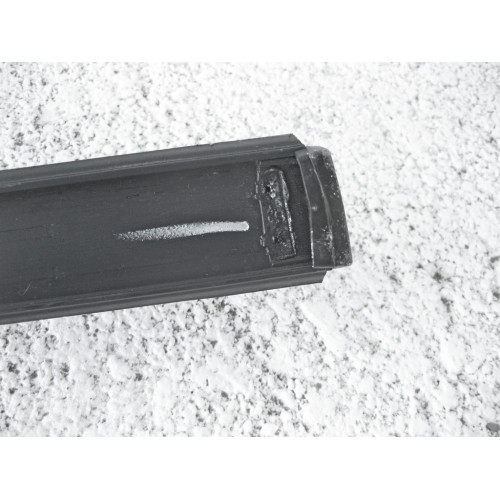Mercedes-Benz A1646902980 Молдинг крыши левый с отвертиями под рейлинг крыши ML W164