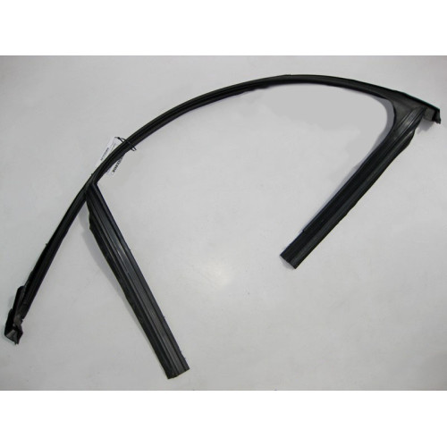 Mercedes-Benz A2137252800 Резиновая направляющая стекла передней правой двери E-Class W213