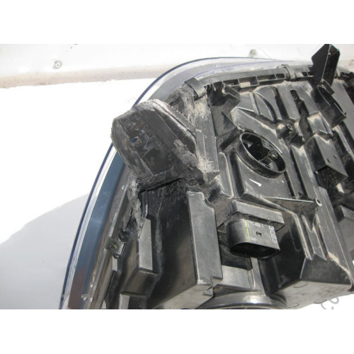 Mercedes-Benz A1668208061 Фара правая ILS паяное нижнее крепление GL X166