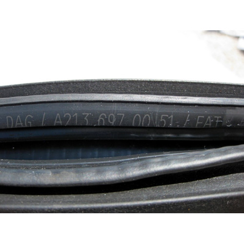 Mercedes-Benz A2136970051 9G44 Уплотнитель проёма передней двери черный E-Class W213