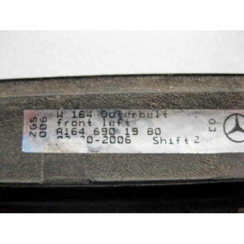 Mercedes-Benz A1646901980 Молдинг под стекло передней левой двери ML W164