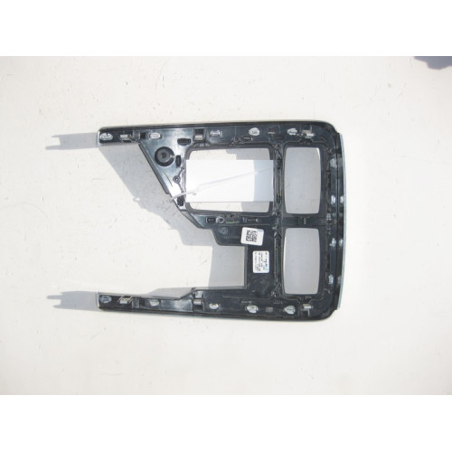 Mercedes-Benz A1666802817 2A17 Накладка центральной консоли подлокотника с хромом ML W166 GL X166