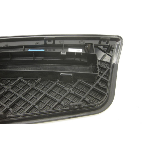 Mercedes-Benz A2126830130 9051 Накладка динамика в задней полке черная E-Class W212