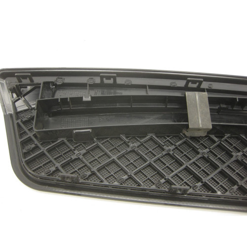 Mercedes-Benz A2126830130 9051 Накладка динамика в задней полке черная E-Class W212