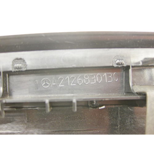 Mercedes-Benz A2126830130 9051 Накладка динамика в задней полке черная E-Class W212