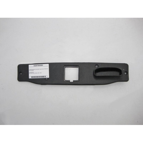 Mercedes-Benz A2207500093 Нижняя внутренняя накладка торца крышки багажника S-Class W220