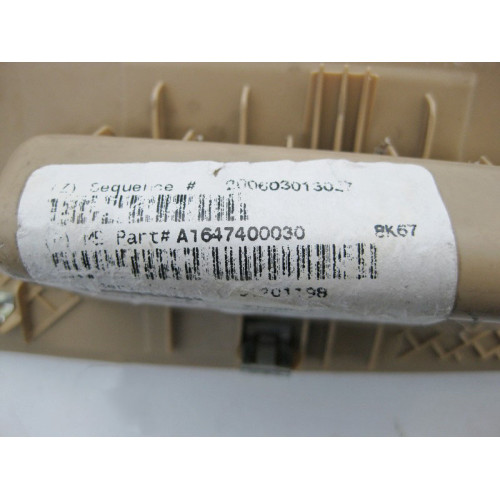 Mercedes-Benz A1647400030 8K67 Нижняя внутренняя накладка торца крышки багажника бежевая ML W164