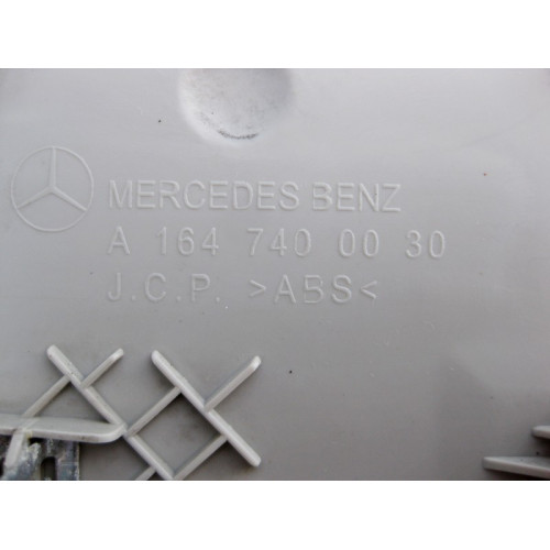 Mercedes-Benz A1647400030 7E94 Нижняя внутренняя накладка торца крышки багажника серая ML W164