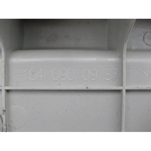 Mercedes-Benz A1646900141 7E94 Накладка проёма багажника нижняя серая ML W164