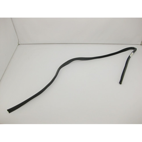 Mercedes-Benz A1647250425 Уплотнитель опускного стекла передней правой двери ML W164 GL X164