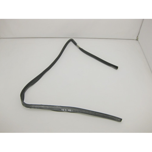 Mercedes-Benz A1647250425 Уплотнитель опускного стекла передней правой двери ML W164 GL X164
