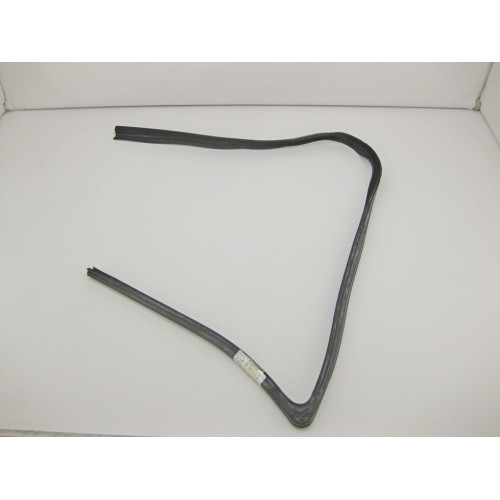Mercedes-Benz A1647250425 Уплотнитель опускного стекла передней правой двери ML W164 GL X164