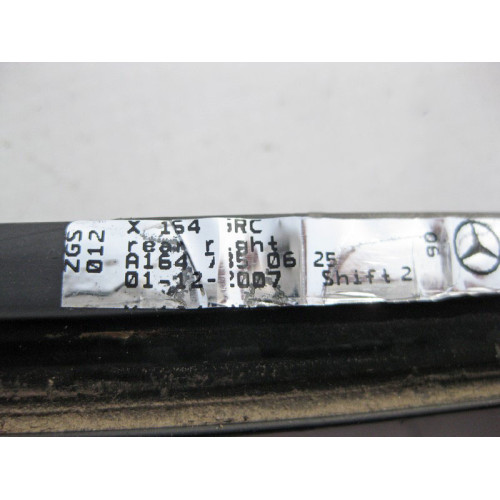 Mercedes-Benz A1647350625 Резиновая направляющая стекла задней правой двери ML W164 GL X164