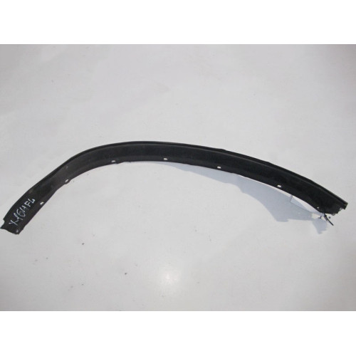 Mercedes-Benz A1647201378 Уплотнительная резинка передней двери к левому крылу ML W164 GL X164