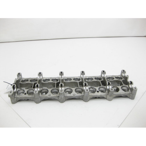 Mercedes-Benz A6120100236 R6120160204 Постель распредвалов двигателя OM647 OM612