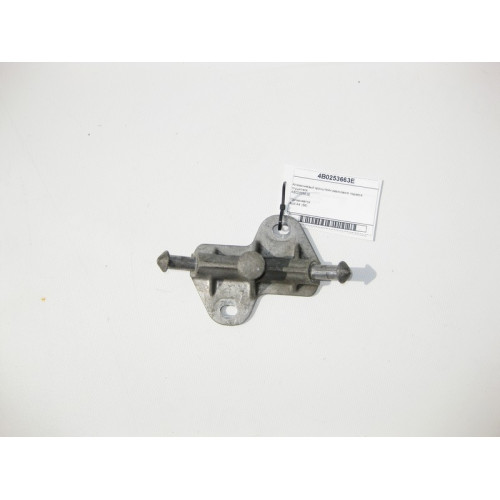 Audi 4B0253663E Алюминиевый кронштейн резинового подвеса глушителя Audi A4 (B6)