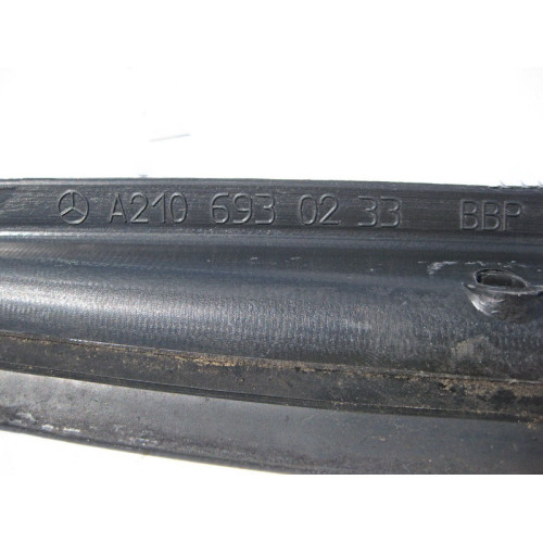 Mercedes-Benz A2106930233 Накладка проёма багажника правая E-Class W210