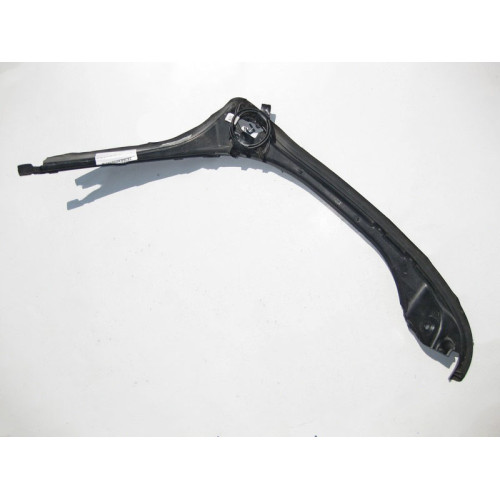 Mercedes-Benz A2516900830 9051 Накладка проёма багажника правая R-Class W251