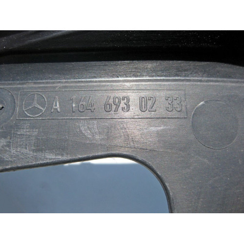 Mercedes-Benz A1646930233 9051 Накладка проёма багажника левая ML W164