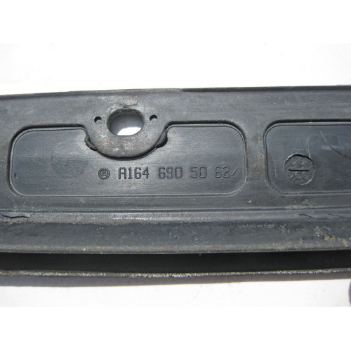 Mercedes-Benz A1646905062 Уплотнительная нижняя резинка задней правой двери ML W164