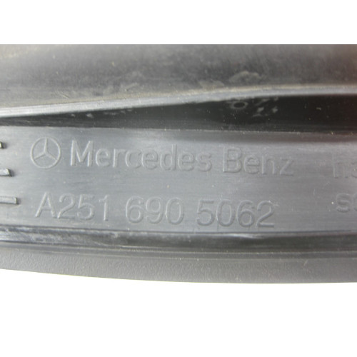 Mercedes-Benz A2516905062 Правый боковой молдинг лобового стекла R-Class W251