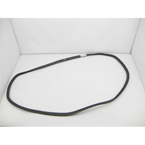 Mercedes-Benz A2047500298 Уплотнительная резинка крышки багажника C-Class W204