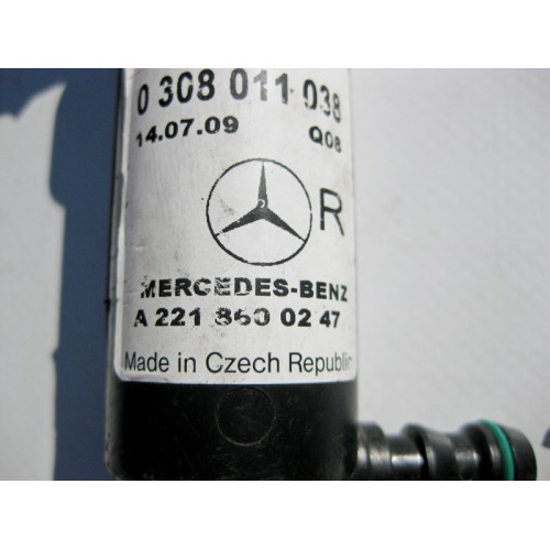 Mercedes-Benz A2218600247 Правая форсунка фароомывателя S-Class W221 CL C216