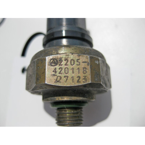 Mercedes-Benz A2205420118 Датчик давления кондиционера и пневмоподвески