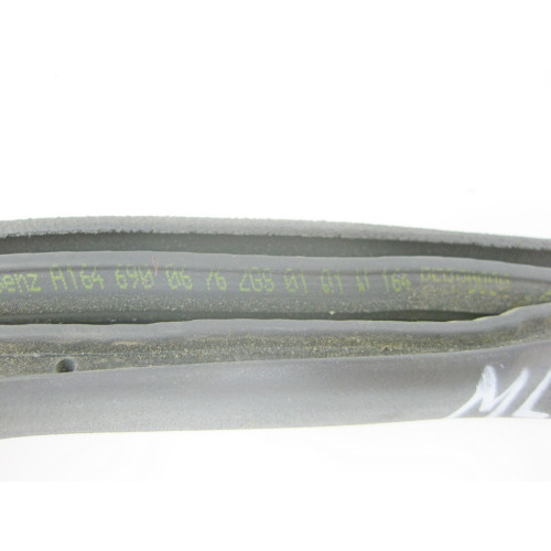 Mercedes-Benz A1646900676 9G44 Уплотнитель задней двери на кузове черный ML W164