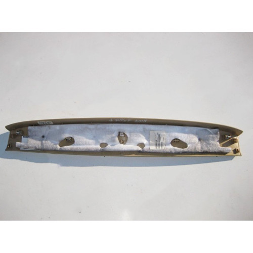 Mercedes-Benz A1647401370 8K67 Обшивка крышки багажника верхняя бежевая над стеклом GL X164