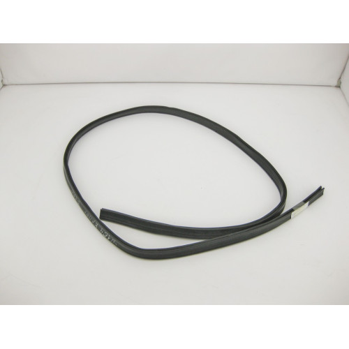Mercedes-Benz A1648890198 Уплотнитель капота передний ML W164 GL X164