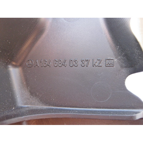 Mercedes-Benz A1646840337 Опора пластиковая ковра левая ML GL GLS GLE