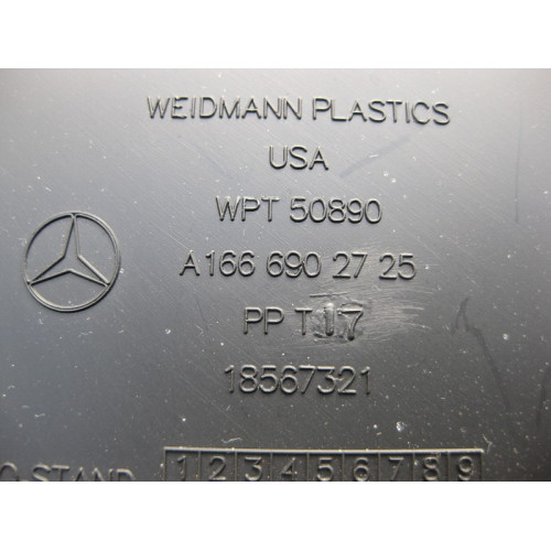 Mercedes-Benz A1666902725 8N84 Обшивка правой стойки "B" нижняя бежевая ML W166 GL X166