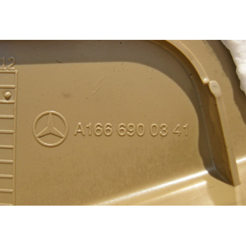 Mercedes-Benz A1666900341 8N84 Накладка проёма багажника нижняя бежевая GL GLS X166