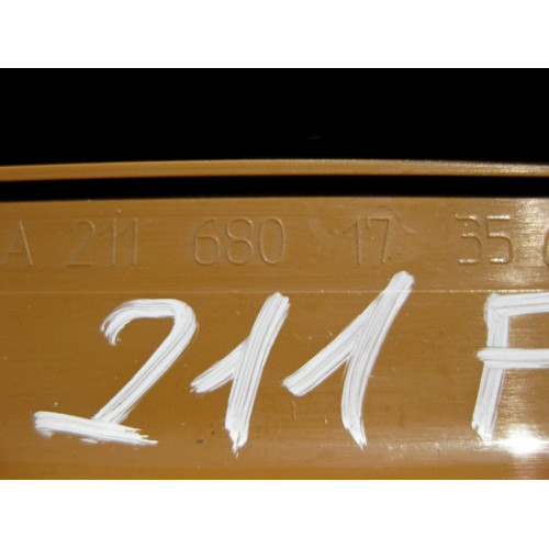 Mercedes-Benz A2116801735 8K67 Накладка порога бежевая внутренняя передняя левая E-Class W211